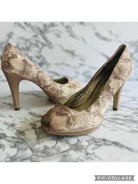 Anne Klein iflex Dynah Heels Beige Taupe Metallic Suede Snake Print Open Toe 7.5